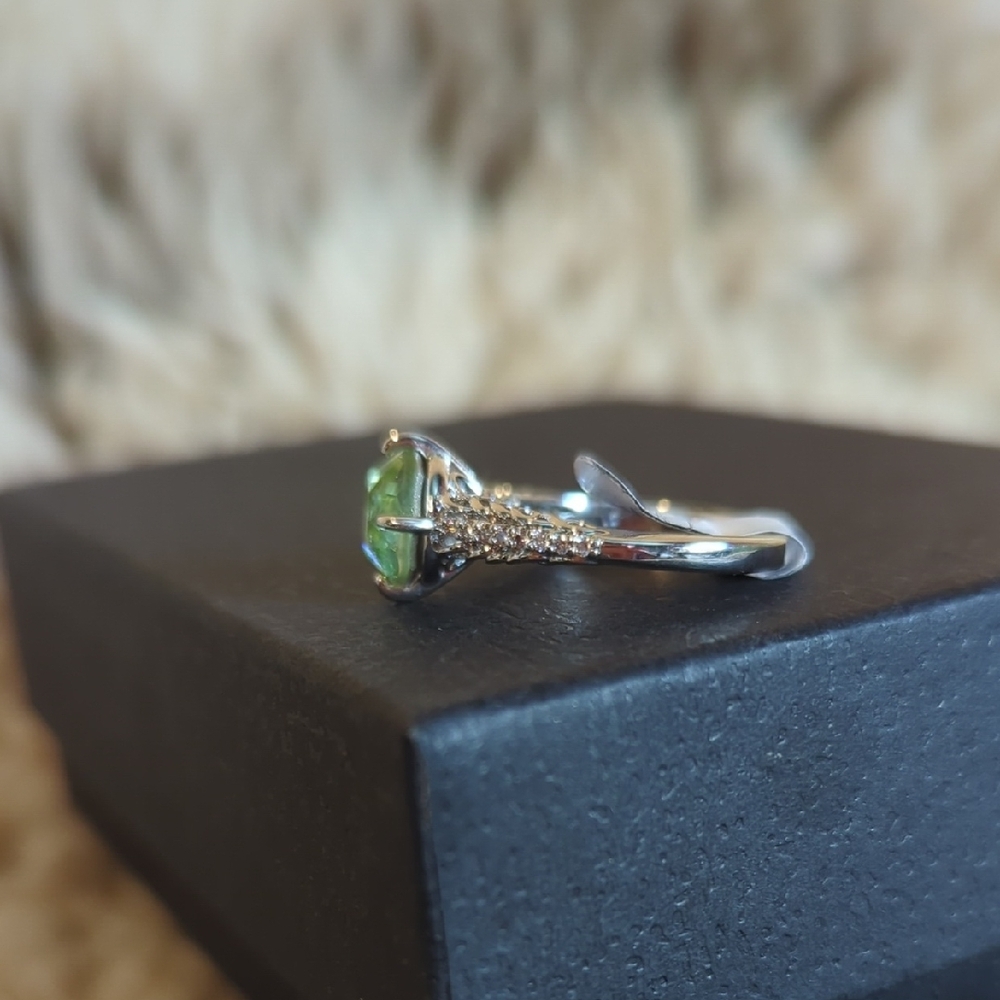 Light Green Crystal+ Silver Ring - image 3